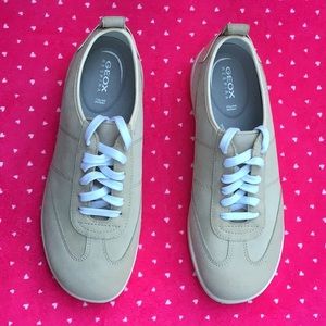 NWOT GEOX Respira Suede Sneakers